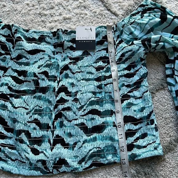 Eloquii smocked crop top long sleeve blue zebra print off shoulder 22 / 24 - Picture 5 of 6